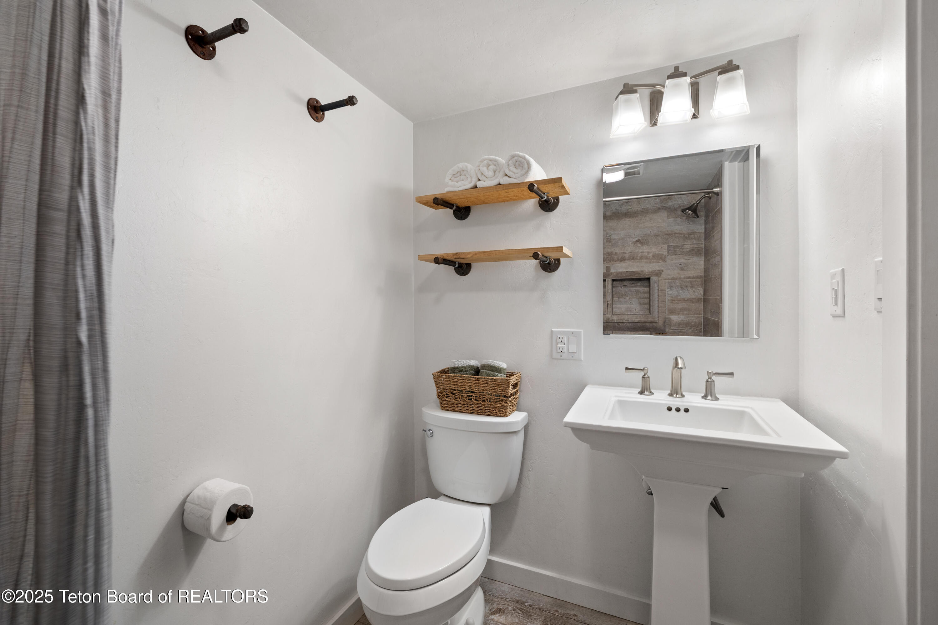 355 W DELONEY Avenue D-6