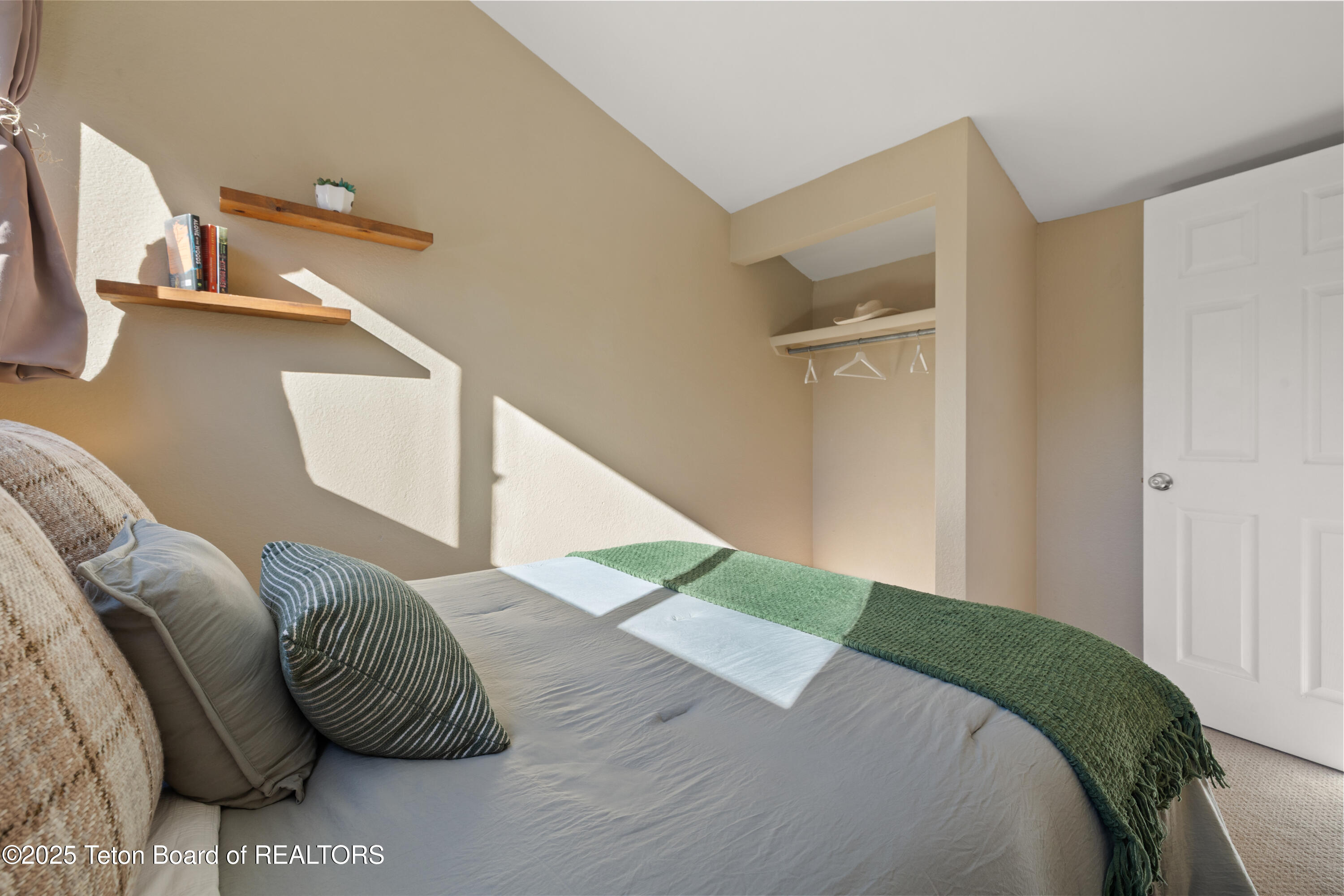 355 W DELONEY Avenue D-6