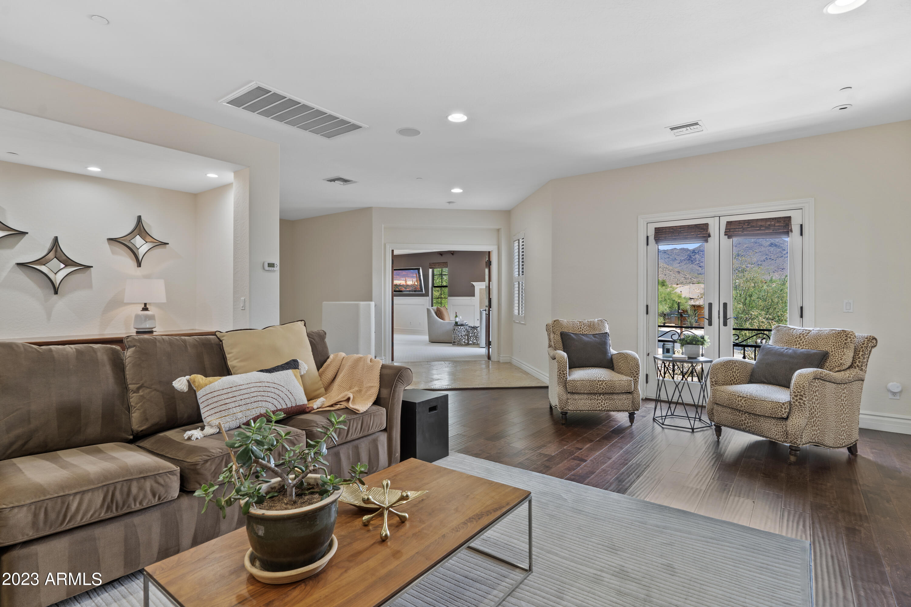 9832 E EDGESTONE Drive