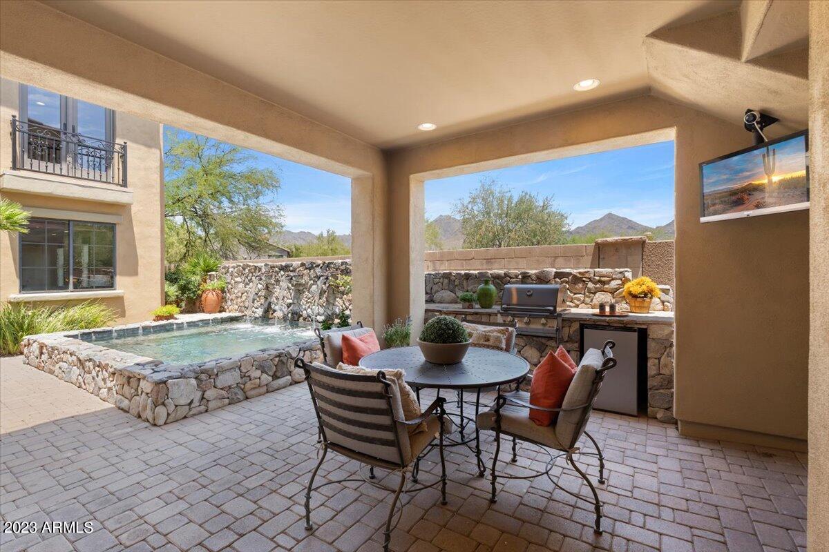 9832 E EDGESTONE Drive