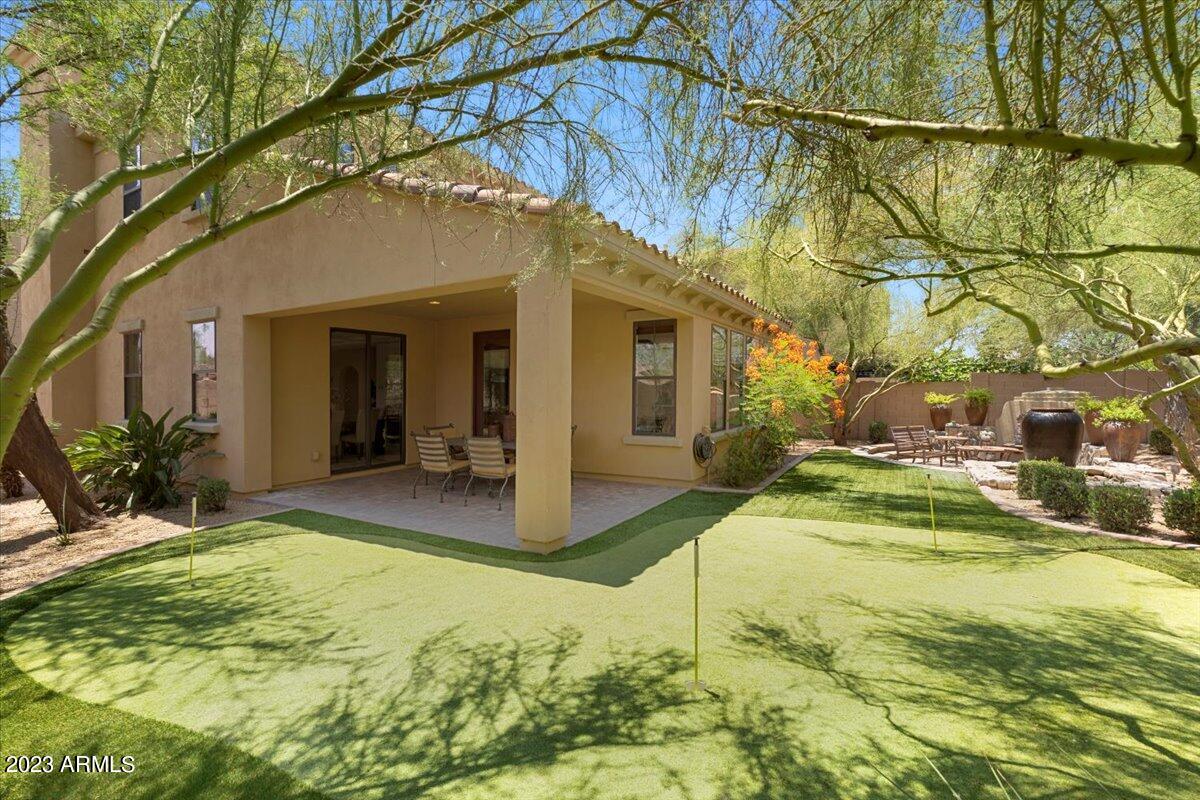 9832 E EDGESTONE Drive