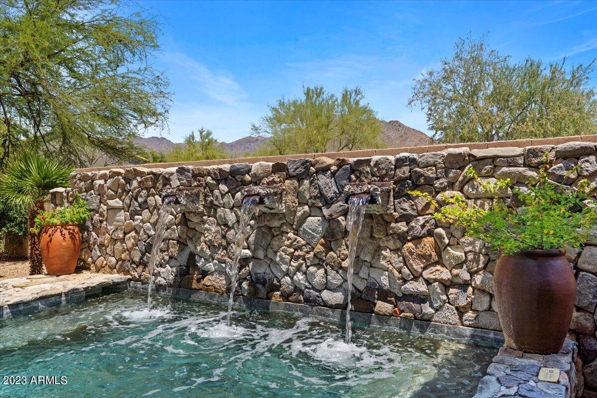 9832 E EDGESTONE Drive
