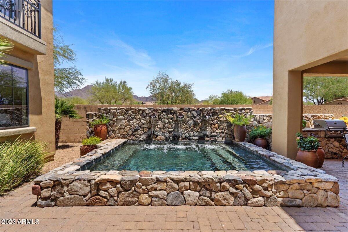 9832 E EDGESTONE Drive