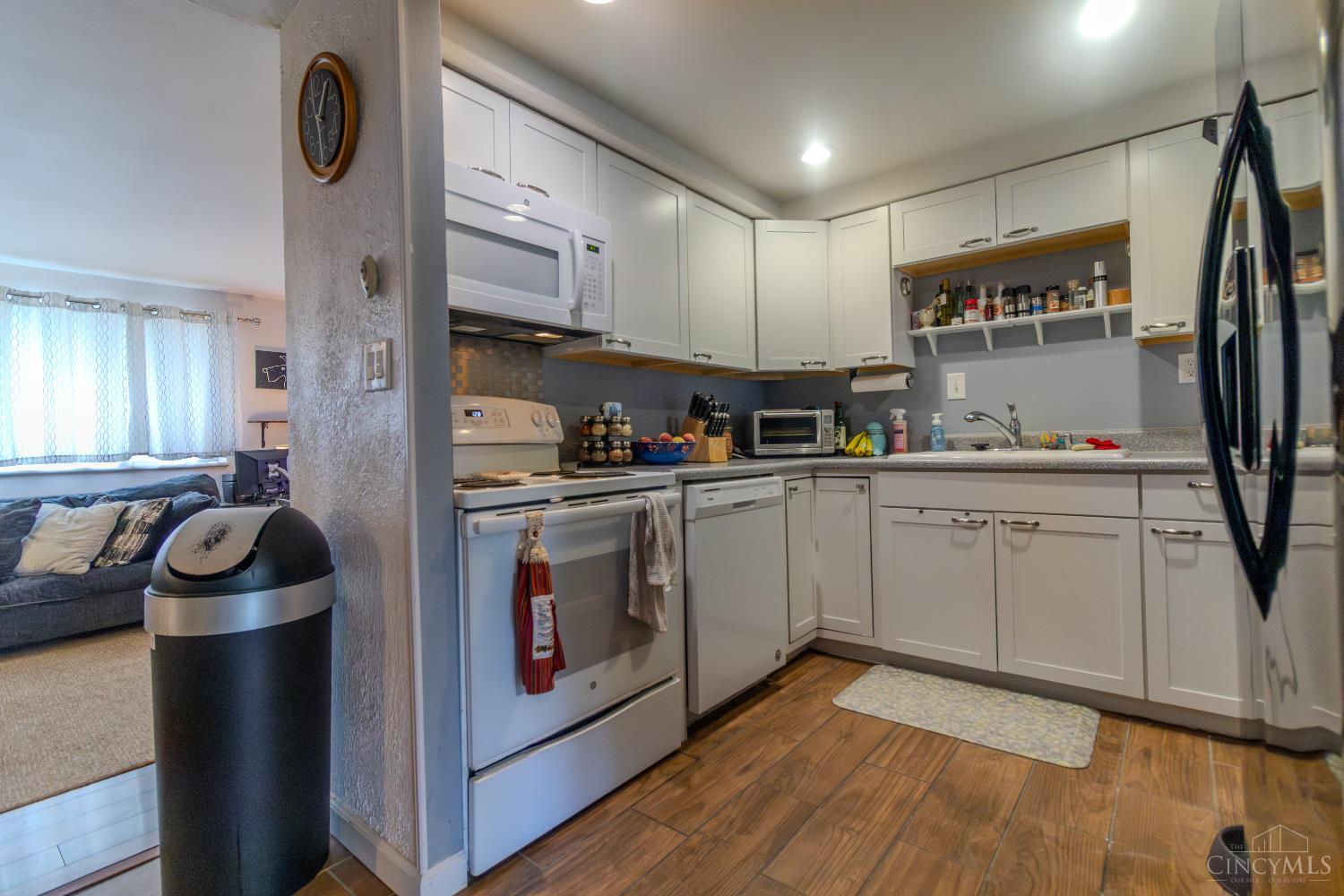 6654 Helwig Drive
