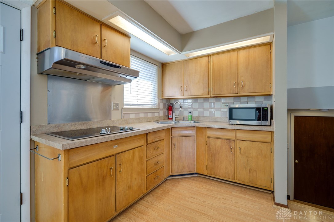 3686 Hermosa Drive