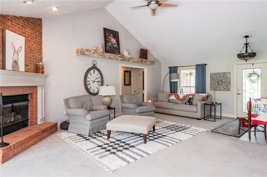 159 E Lytle 5 Points Road