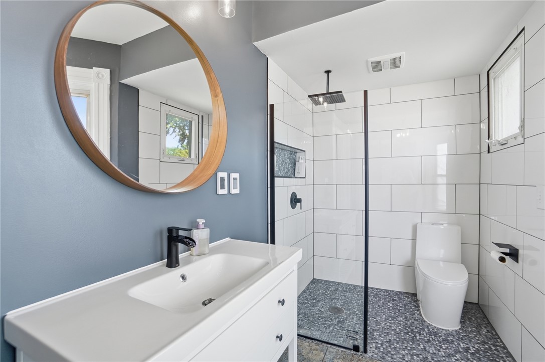 3 E Xenia Drive