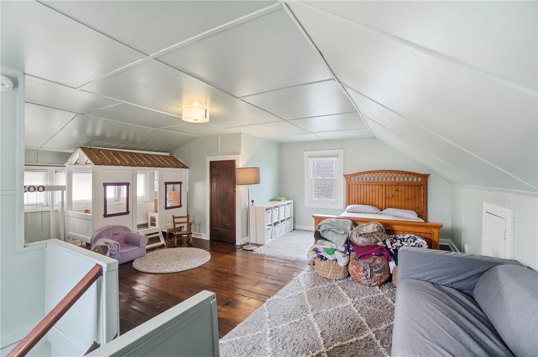 843 Bowen Street