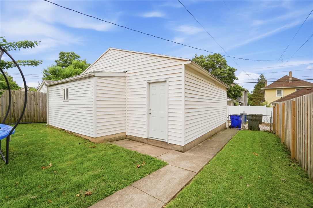 843 Bowen Street