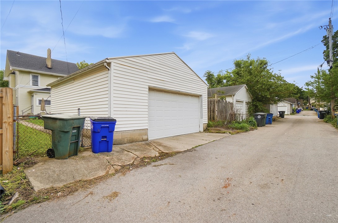 843 Bowen Street