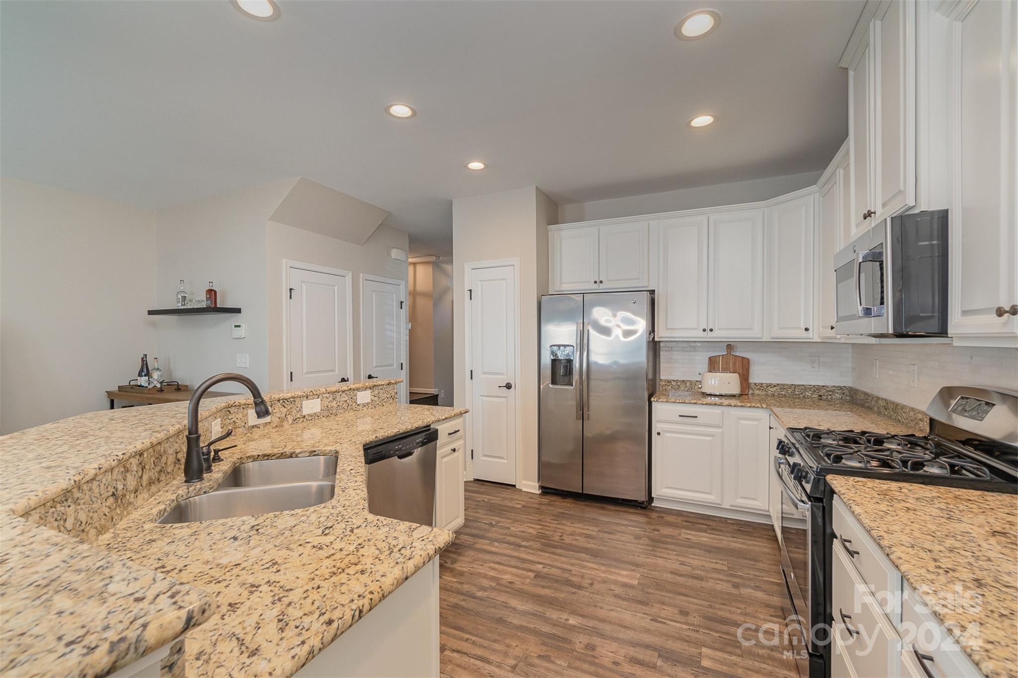 20118 Lamp Lighters Way