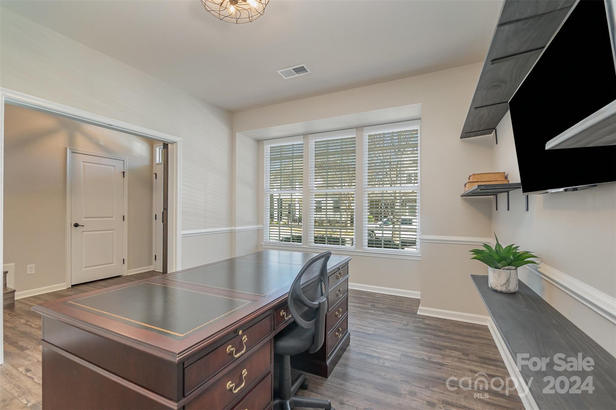 20118 Lamp Lighters Way