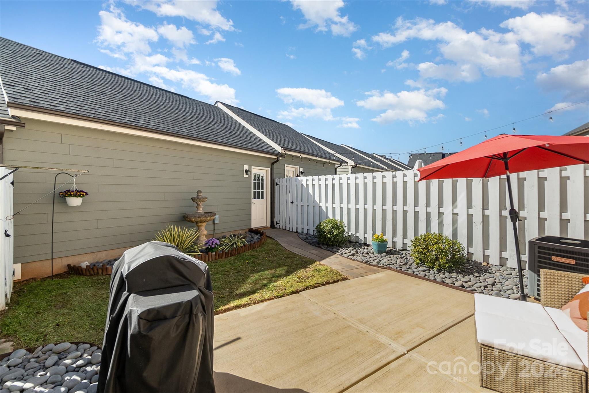 20118 Lamp Lighters Way