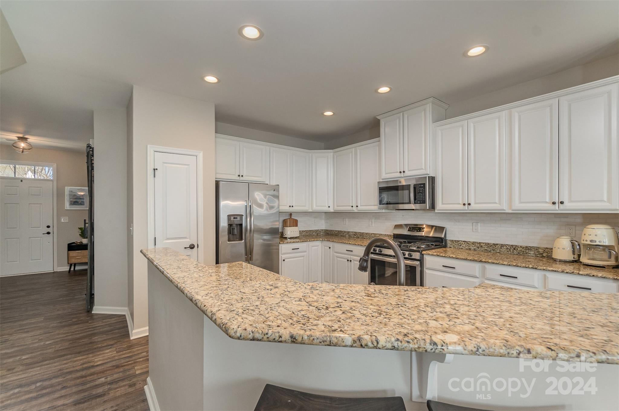 20118 Lamp Lighters Way