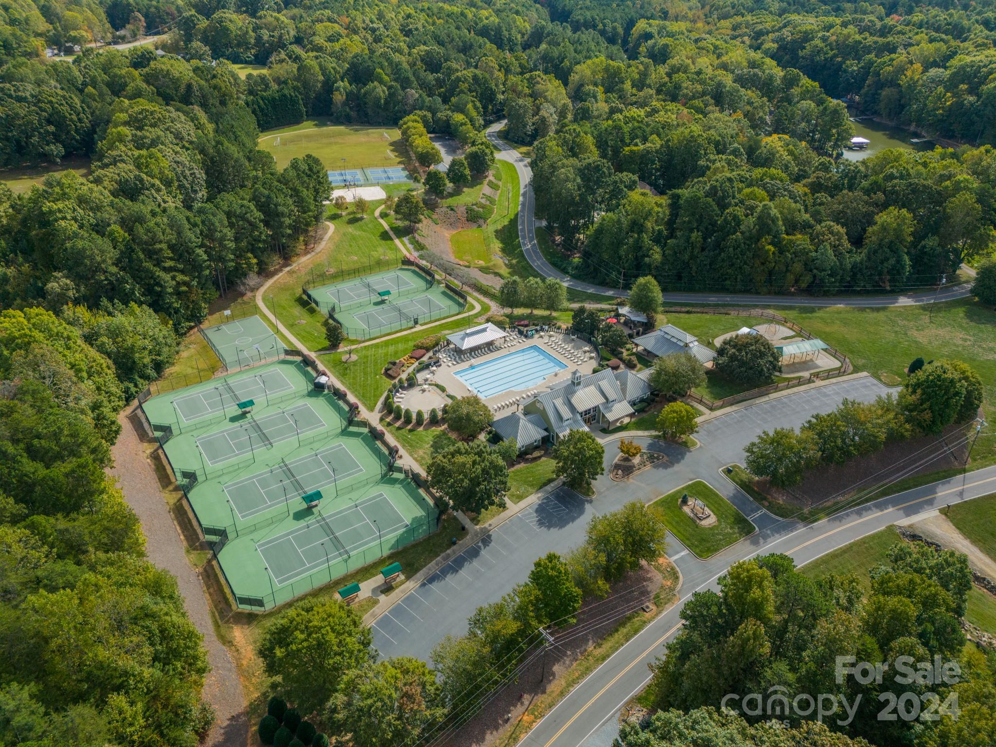 114 Hammersmith Farm Lane Unit: 528