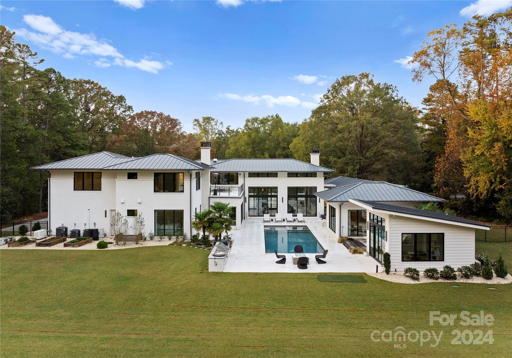 2715 Loch Lane