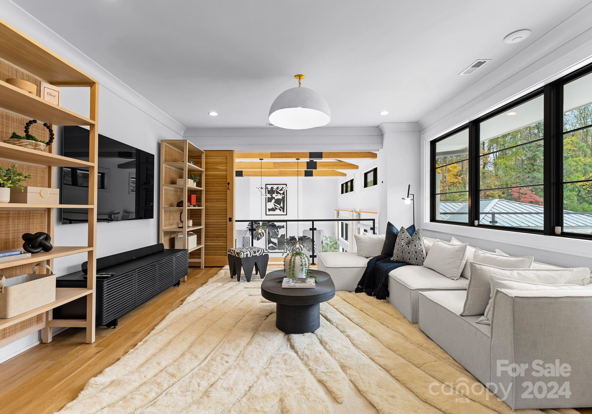 2715 Loch Lane