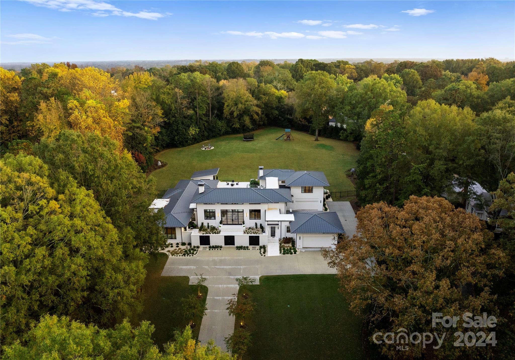 2715 Loch Lane