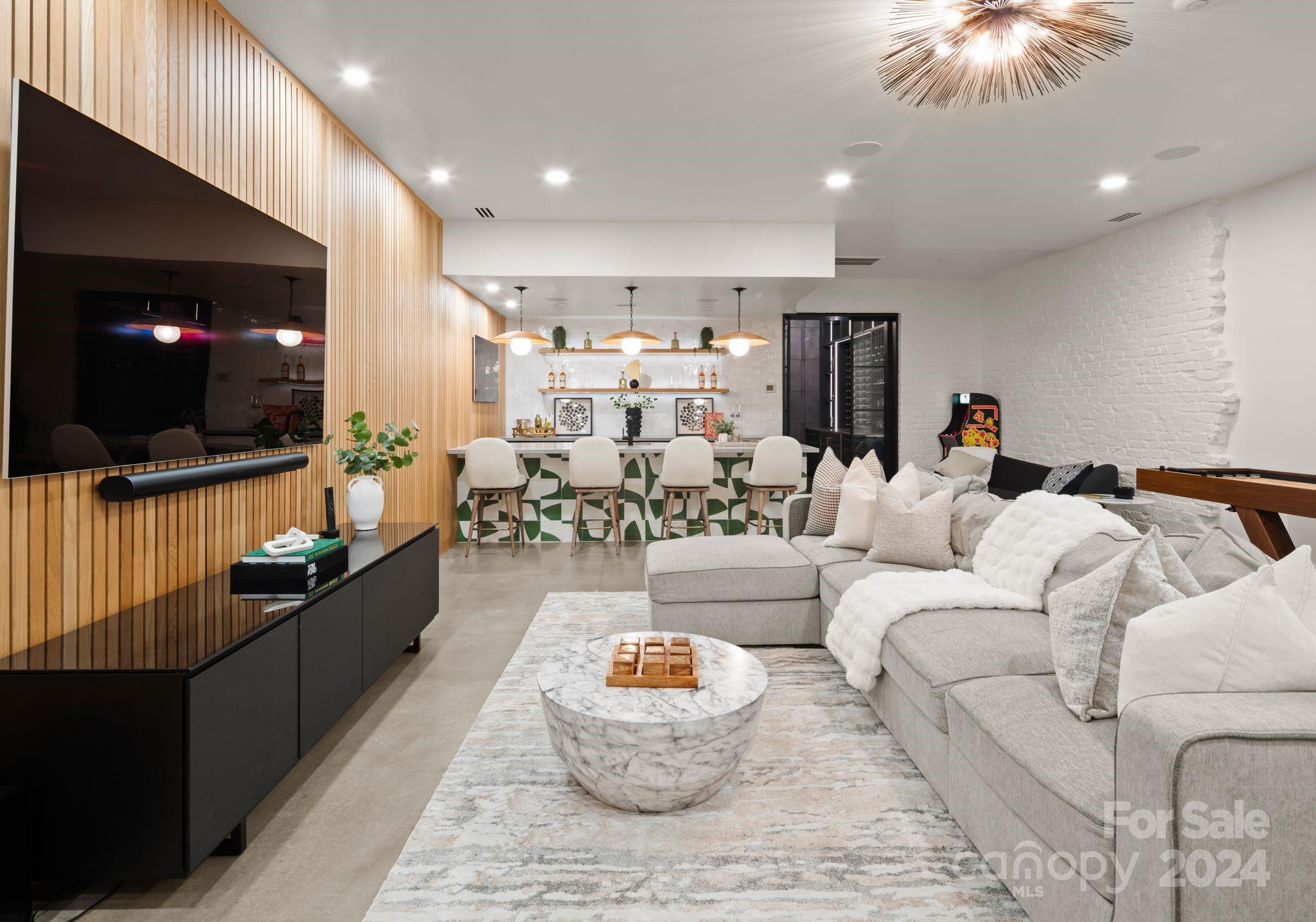 2715 Loch Lane