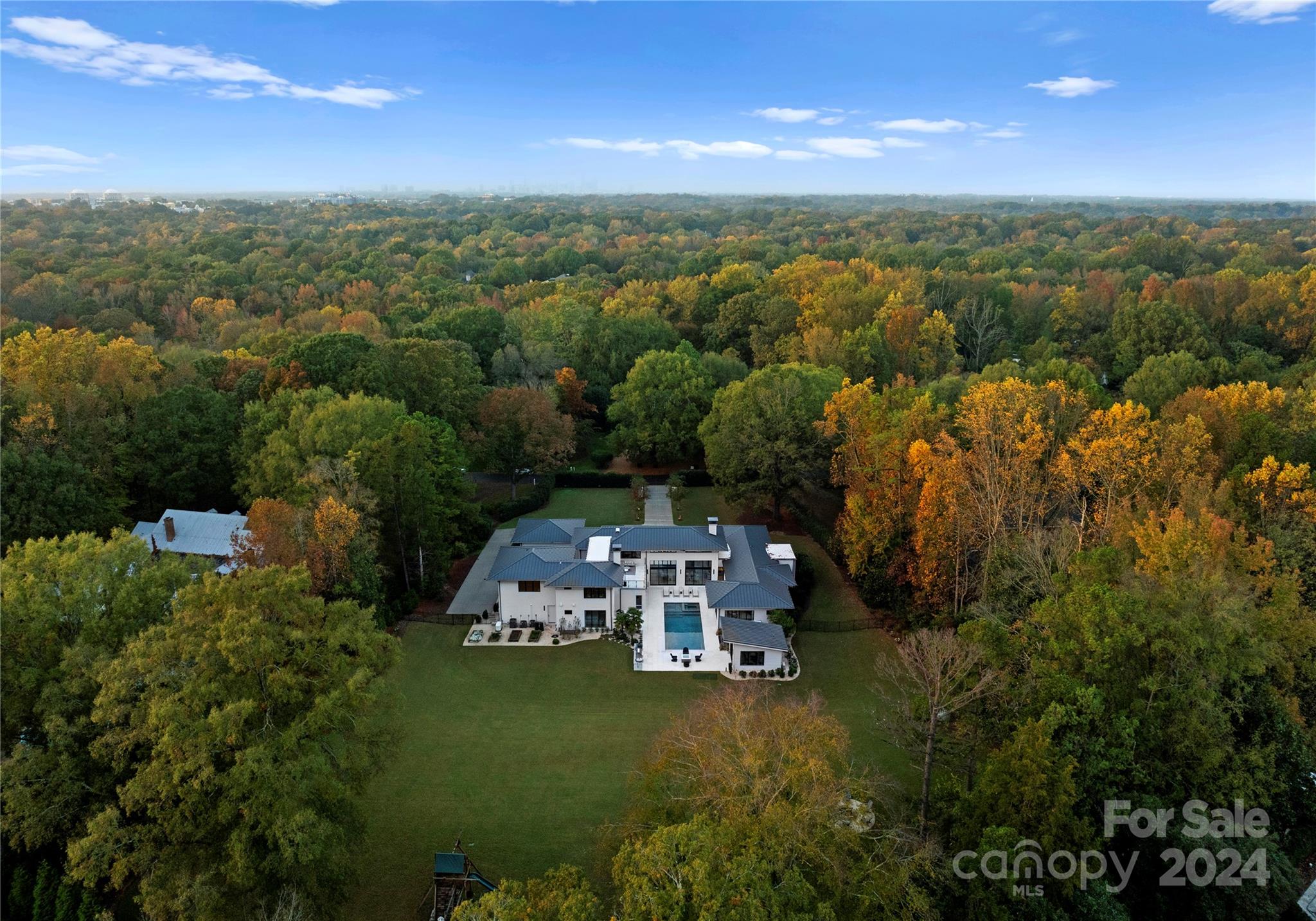 2715 Loch Lane
