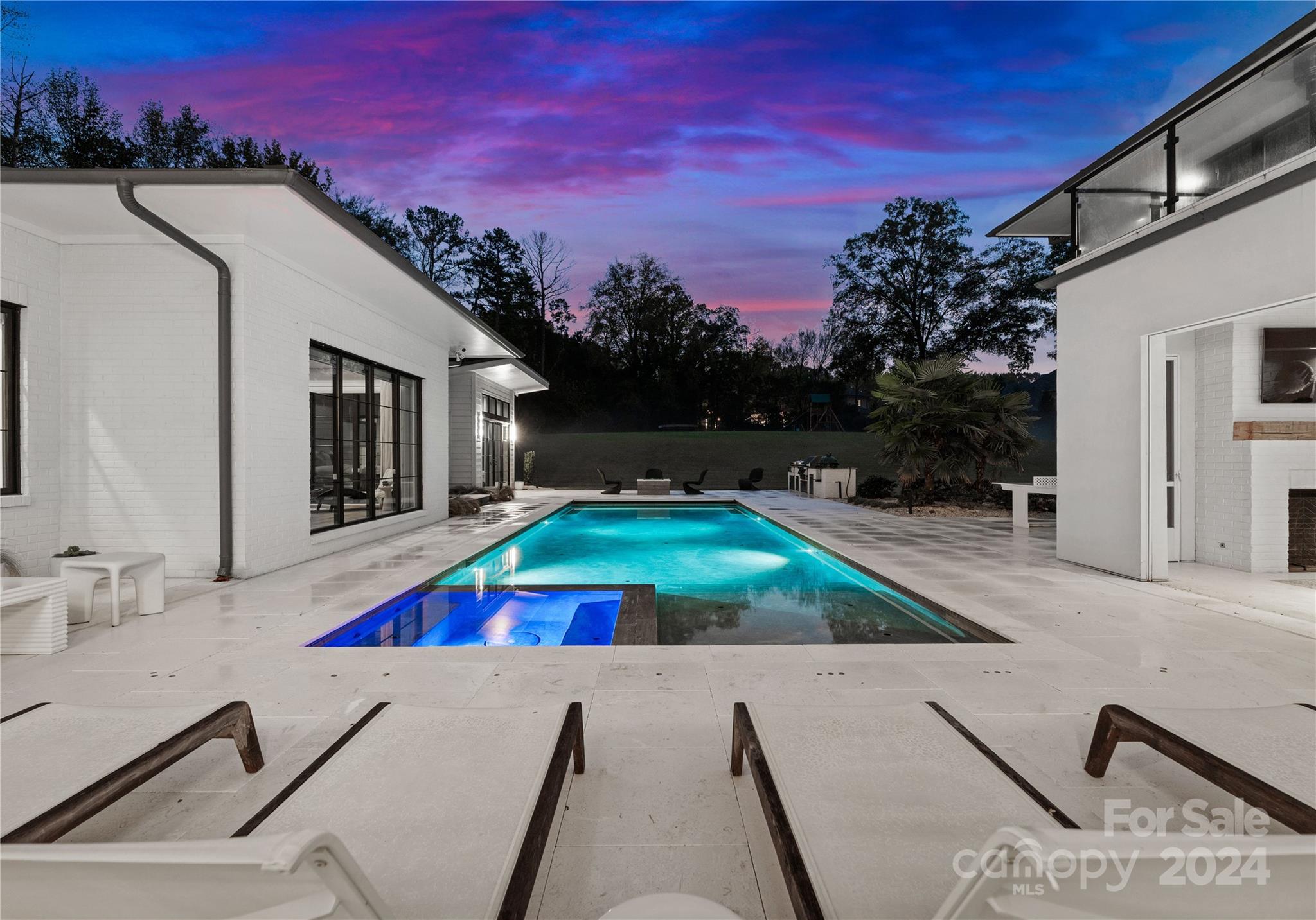 2715 Loch Lane