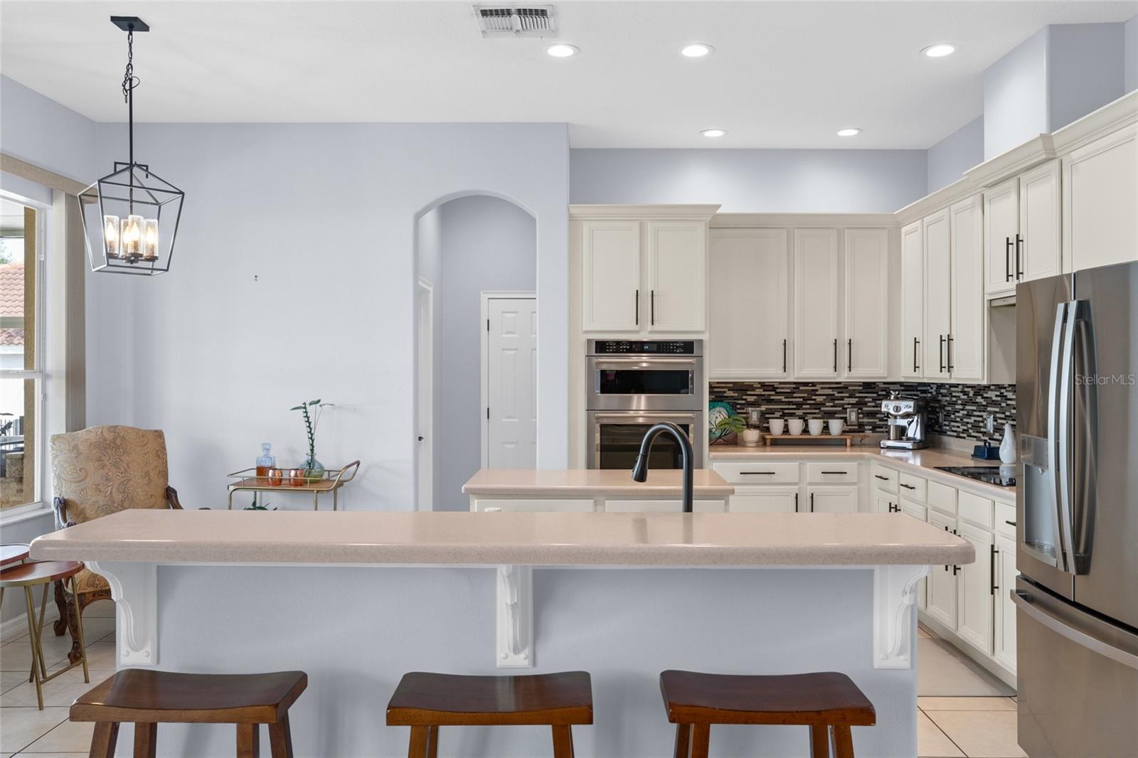 619 LARGOVISTA DR