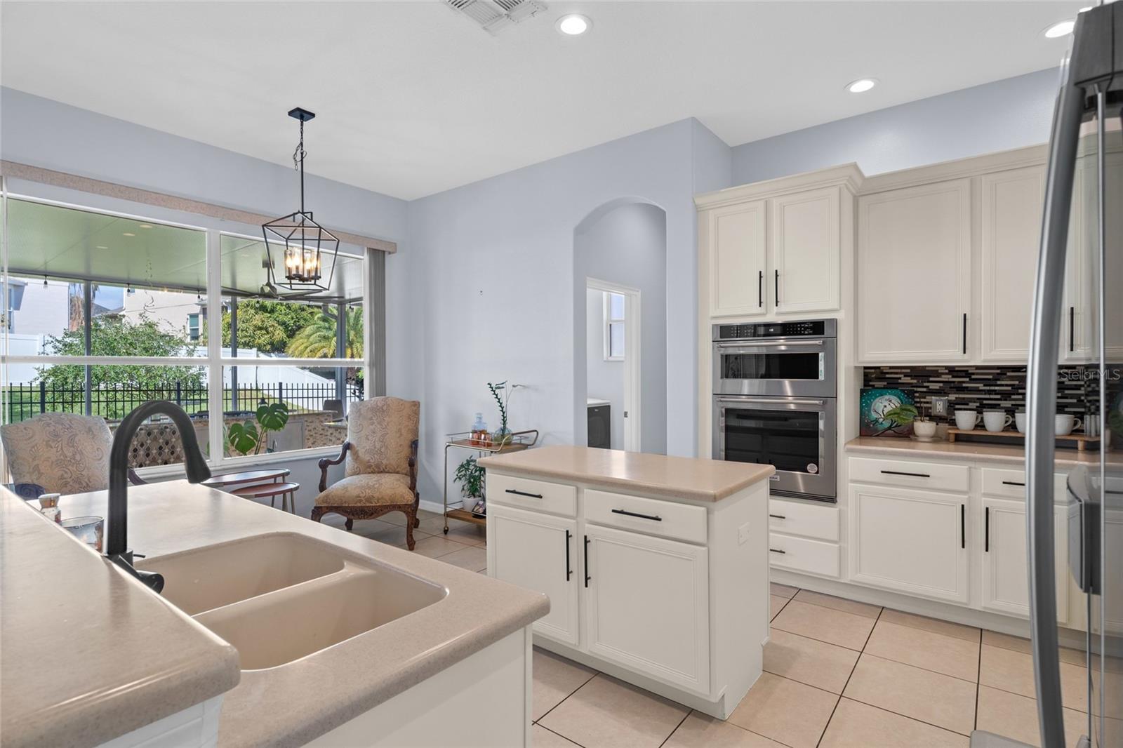 619 LARGOVISTA DR
