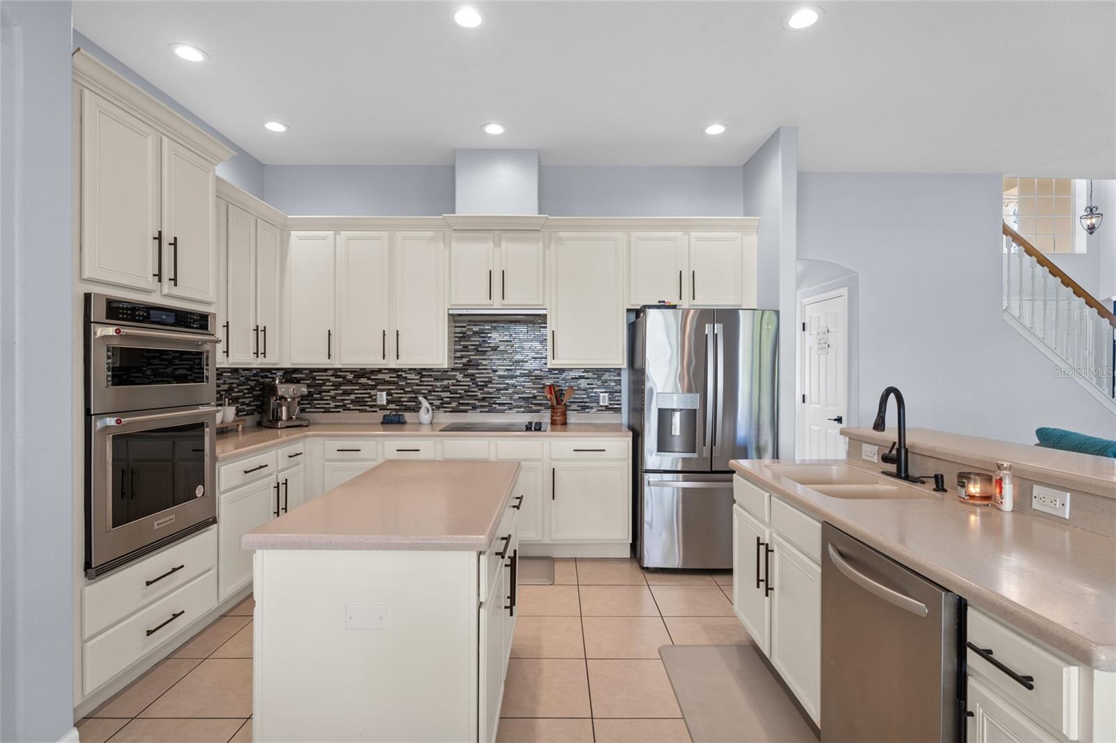 619 LARGOVISTA DR