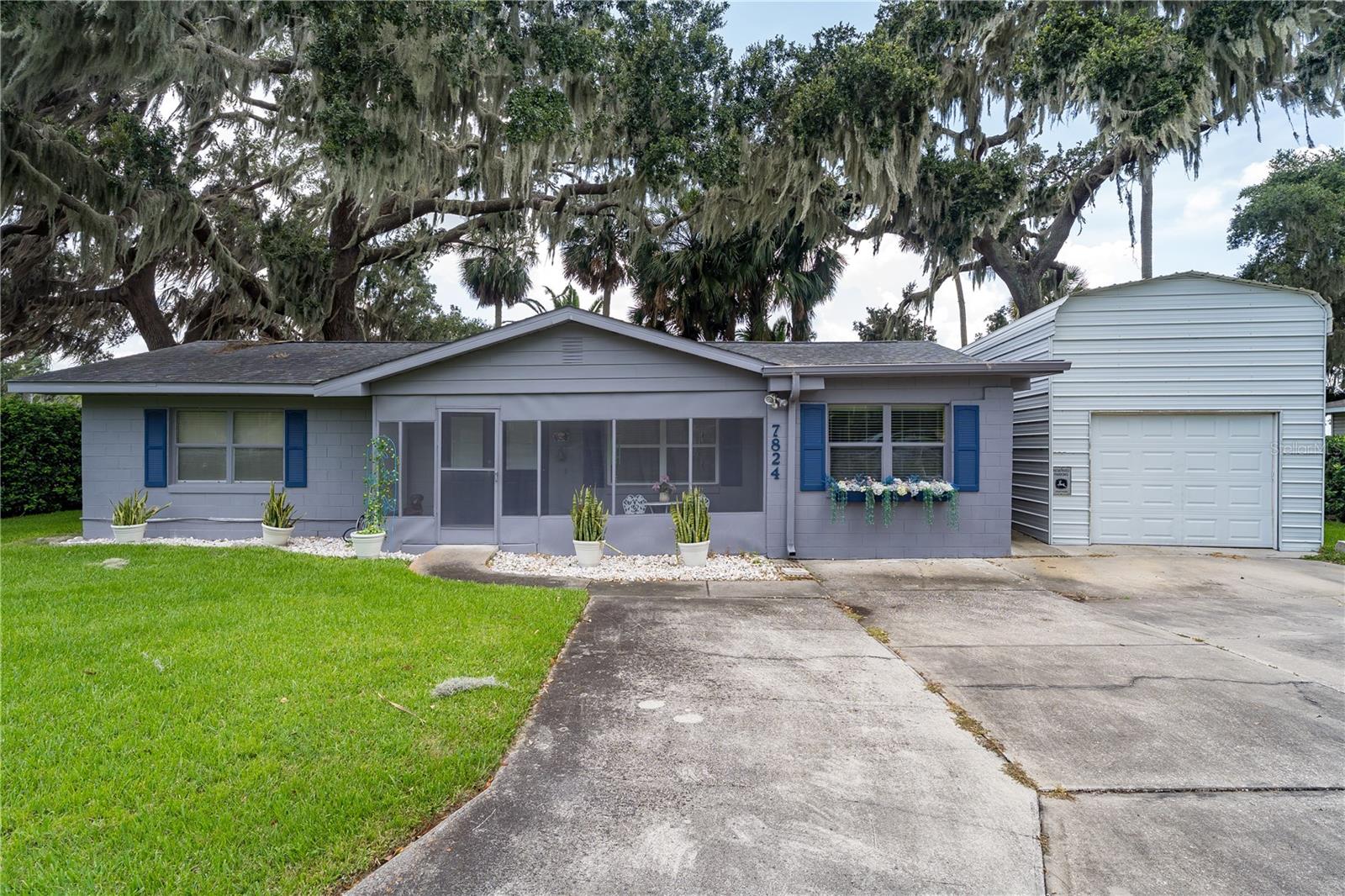 7824 LIVE OAK LN