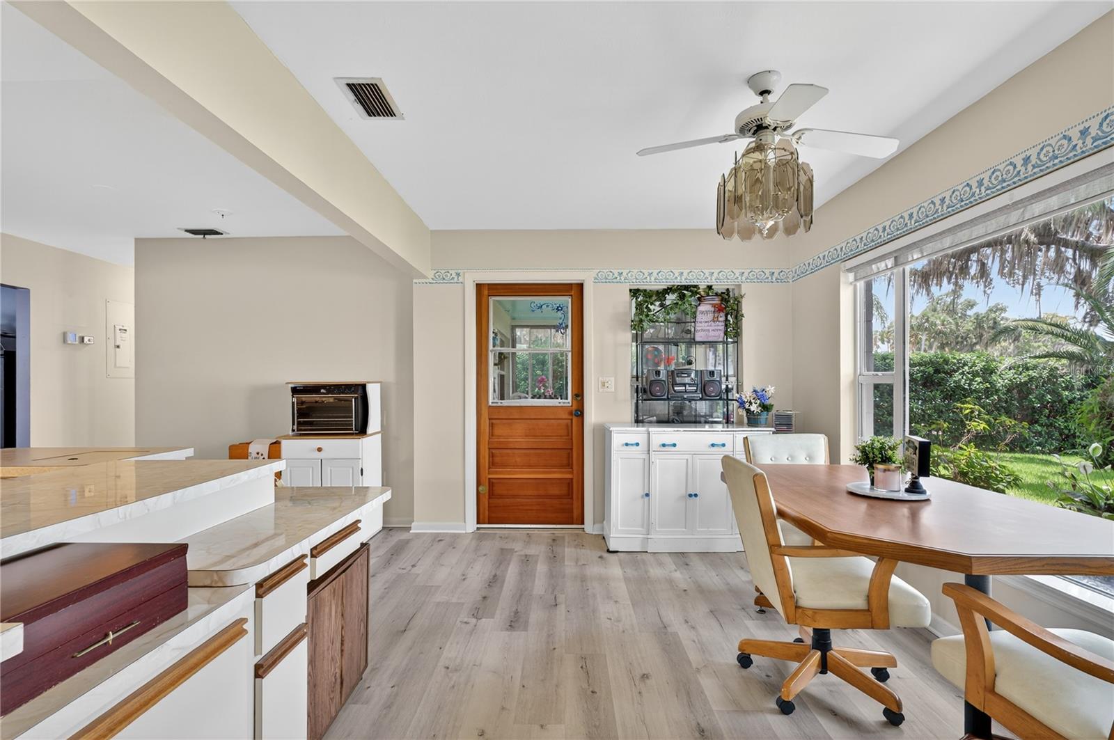 7824 LIVE OAK LN