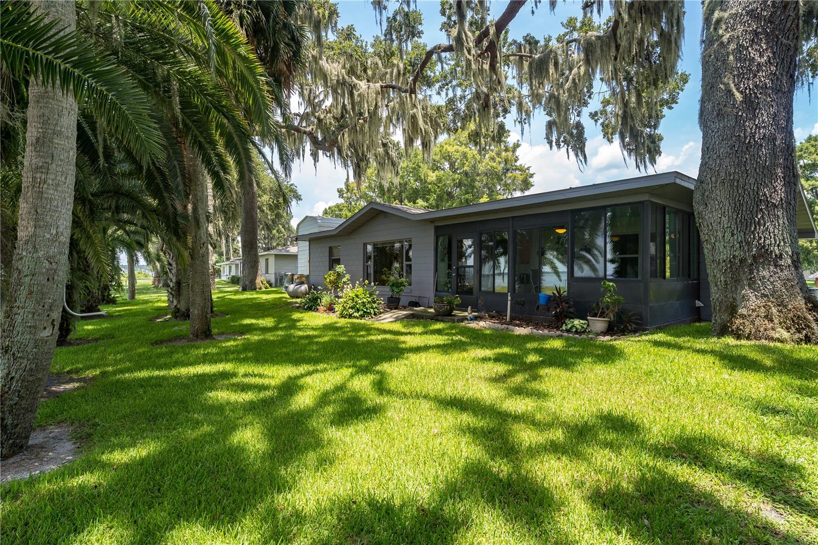 7824 LIVE OAK LN
