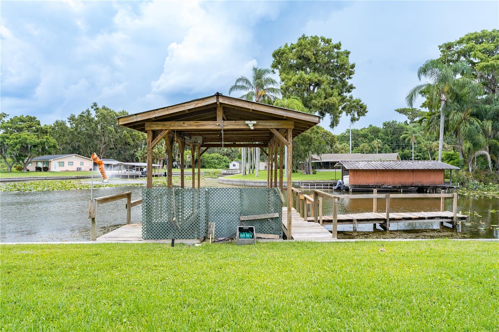 7824 LIVE OAK LN