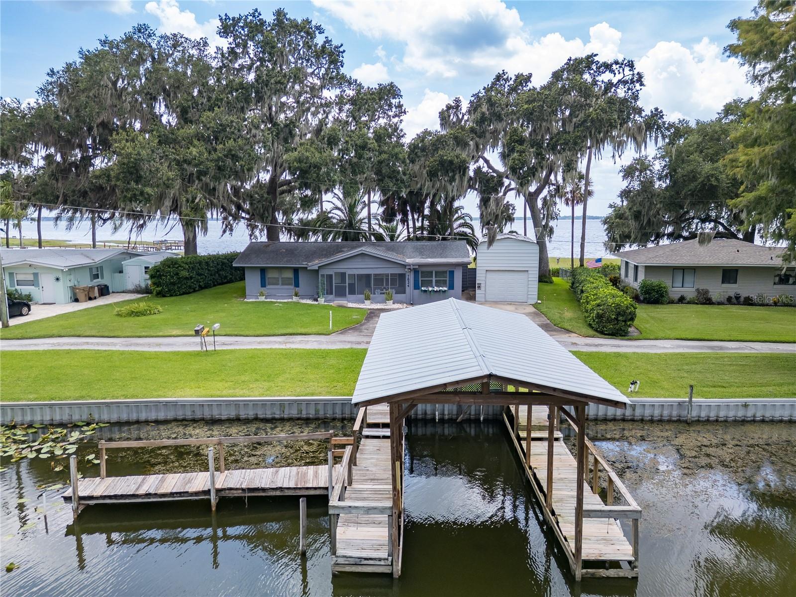 7824 LIVE OAK LN