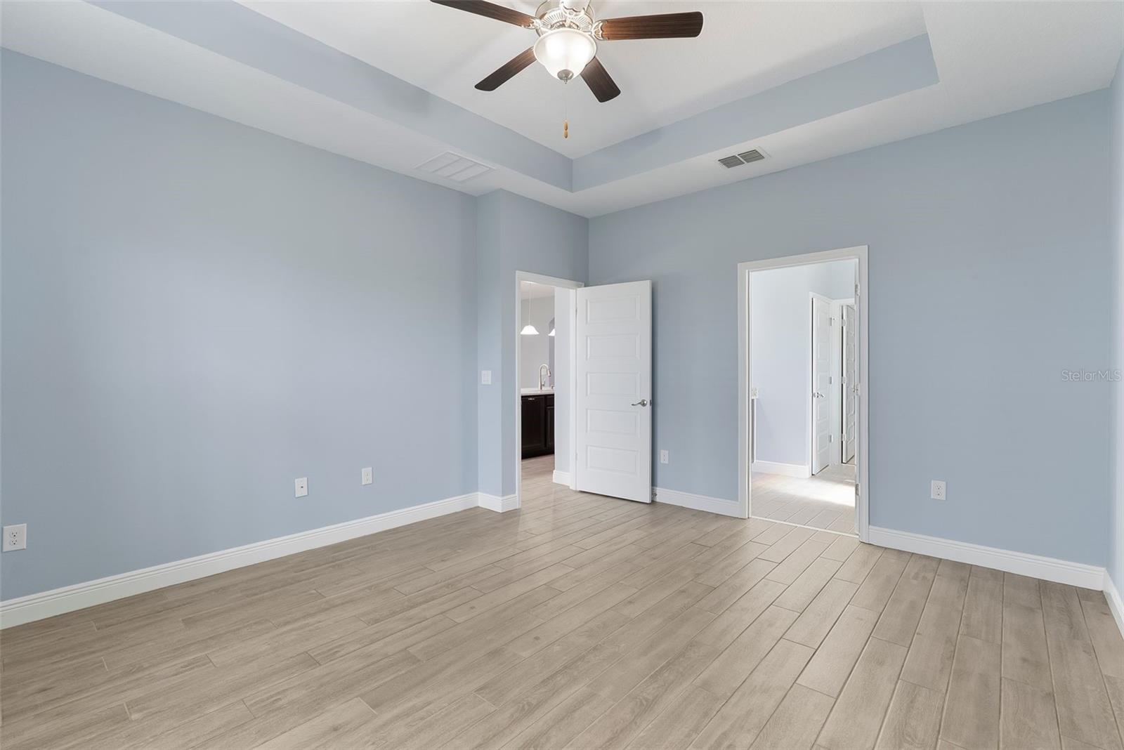 16061 BAYOU CREST DR