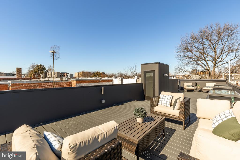 518 Kenyon St NW