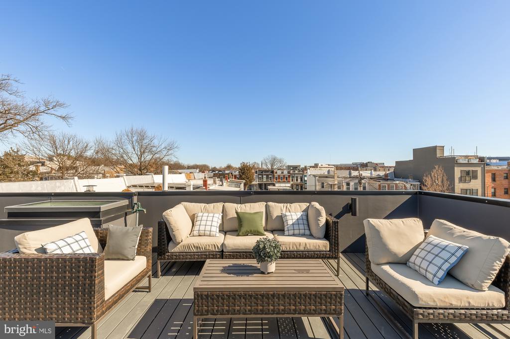 518 Kenyon St NW