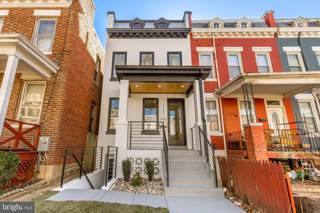 518 Kenyon St NW