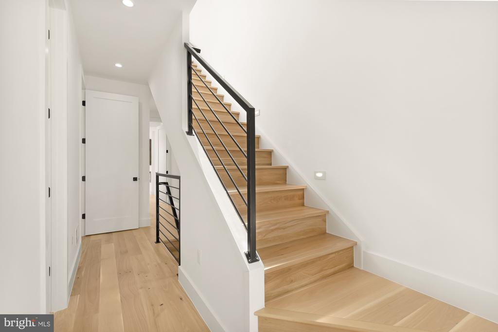 518 Kenyon St NW