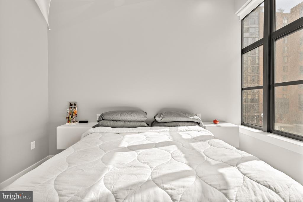 460 New York Ave NW #206