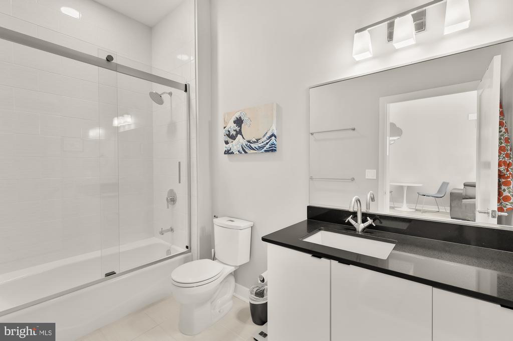 460 New York Ave NW #206