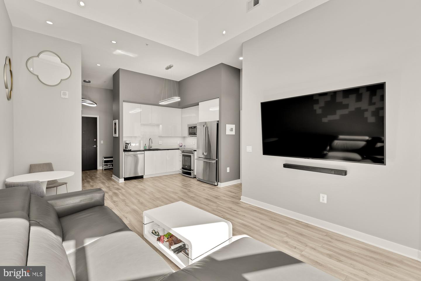 460 New York Ave NW #206