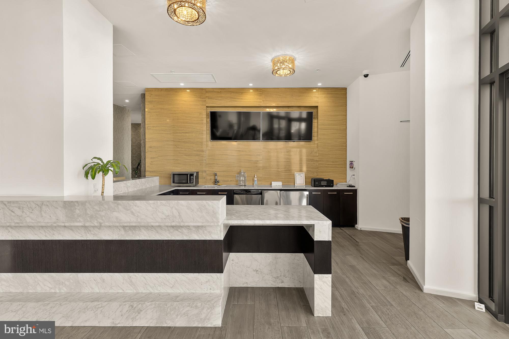 460 New York Ave NW #206