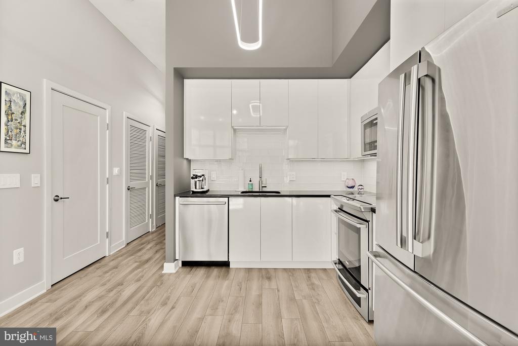 460 New York Ave NW #206