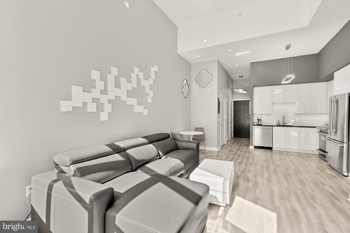 460 New York Ave NW #206