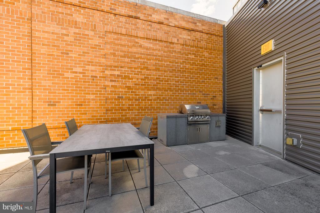 460 New York Ave NW #206