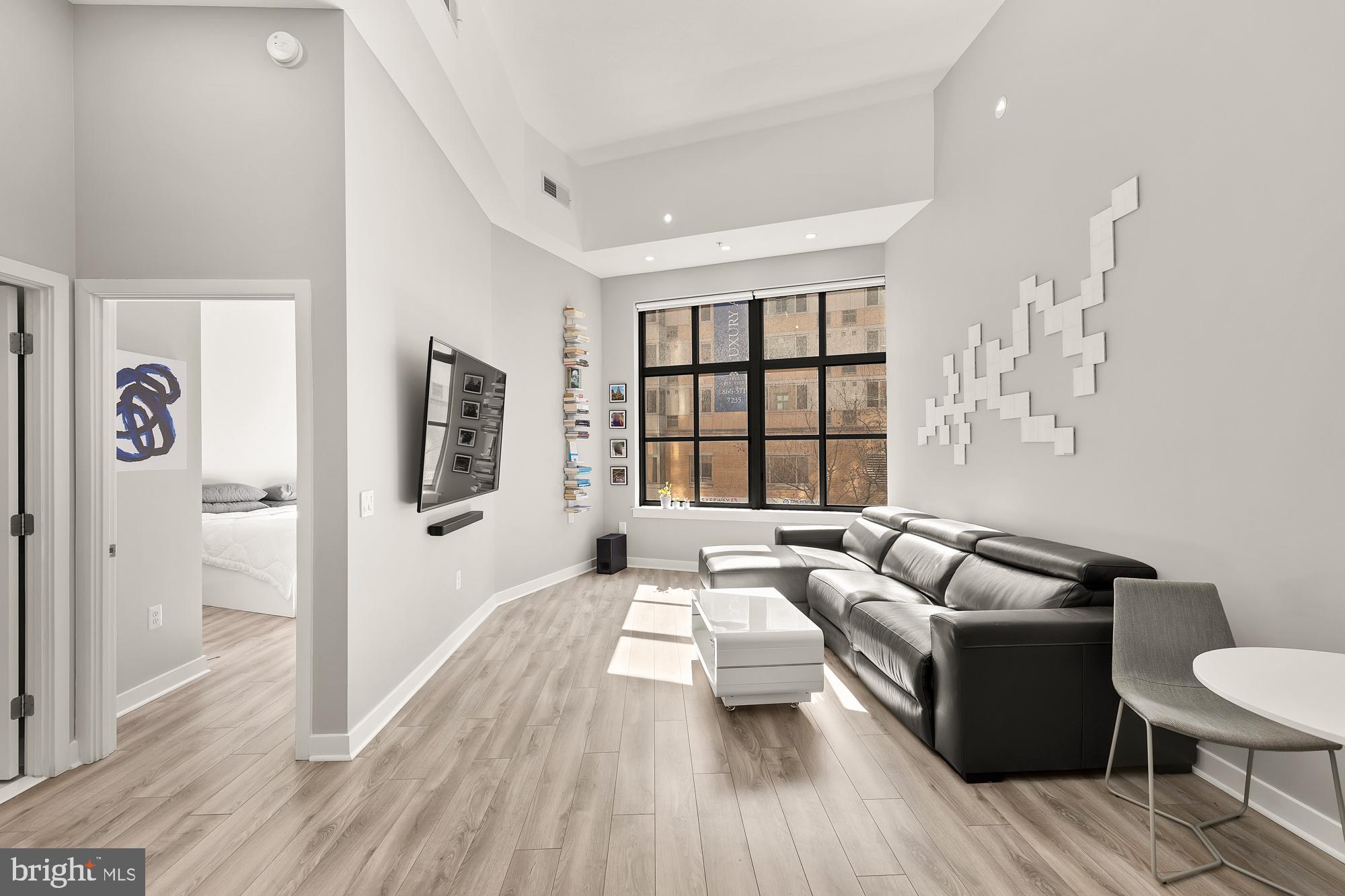 460 New York Ave NW #206