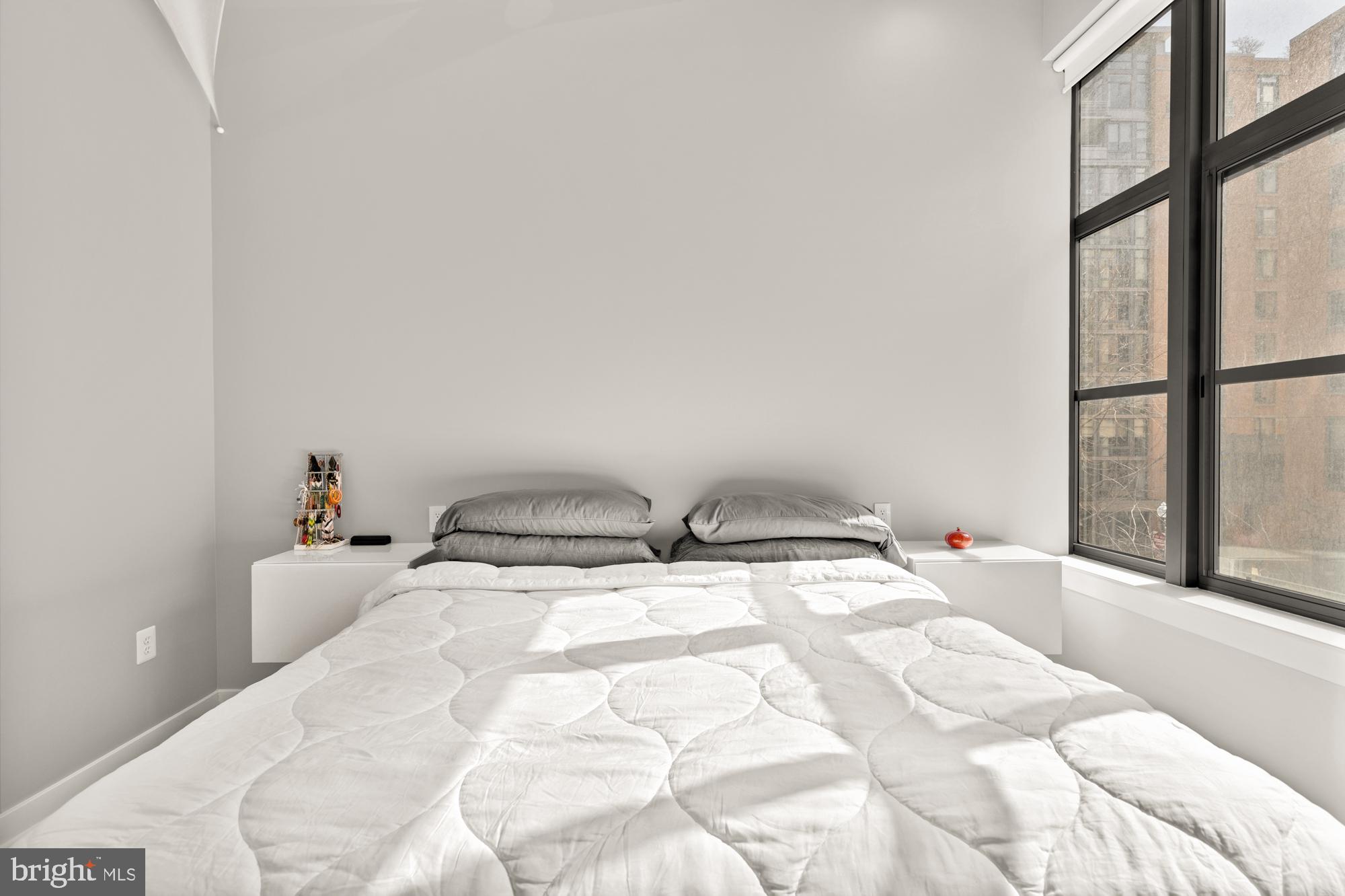 460 New York Ave NW #206