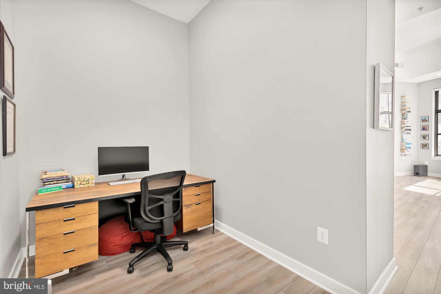 460 New York Ave NW #206