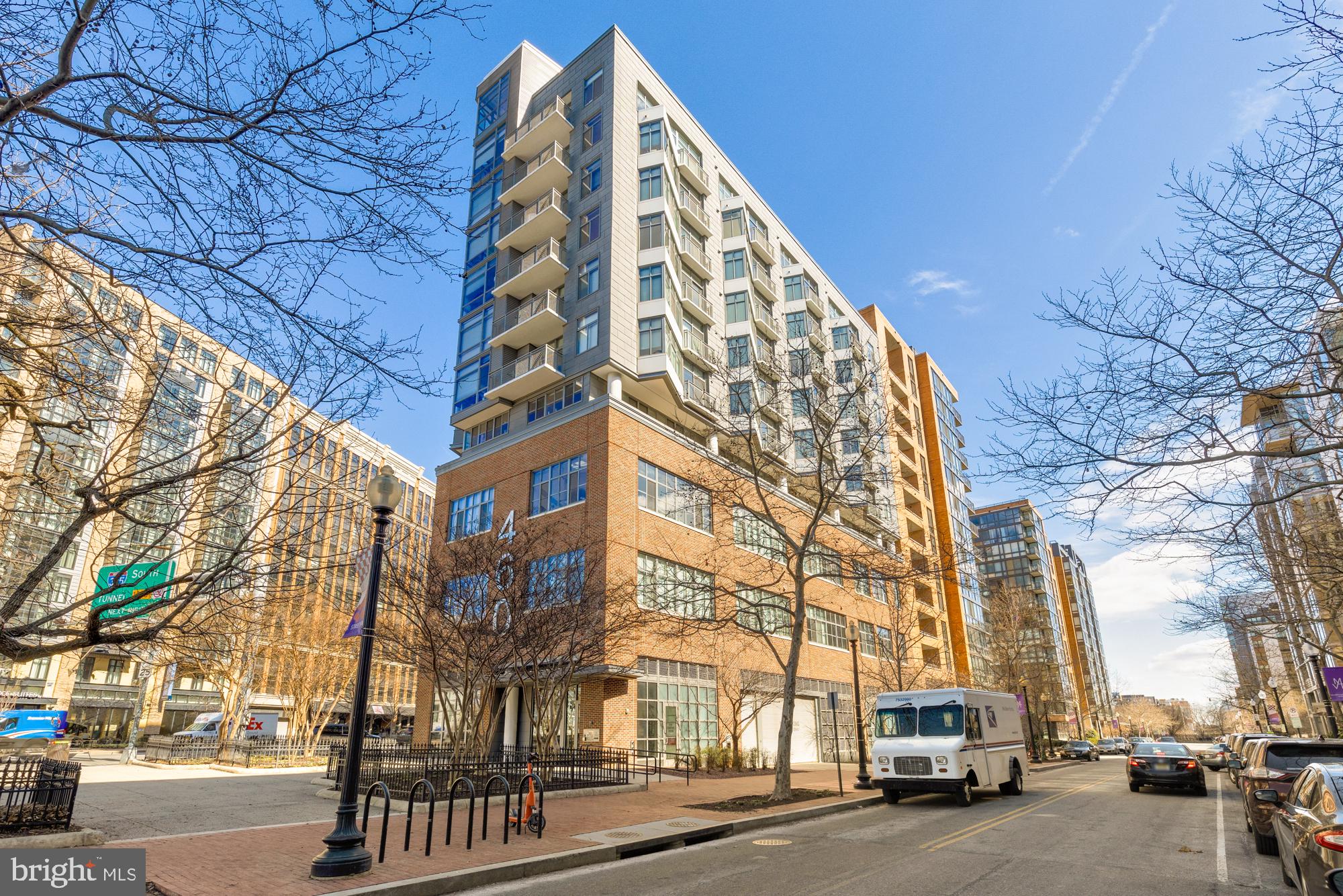 460 New York Ave NW #206