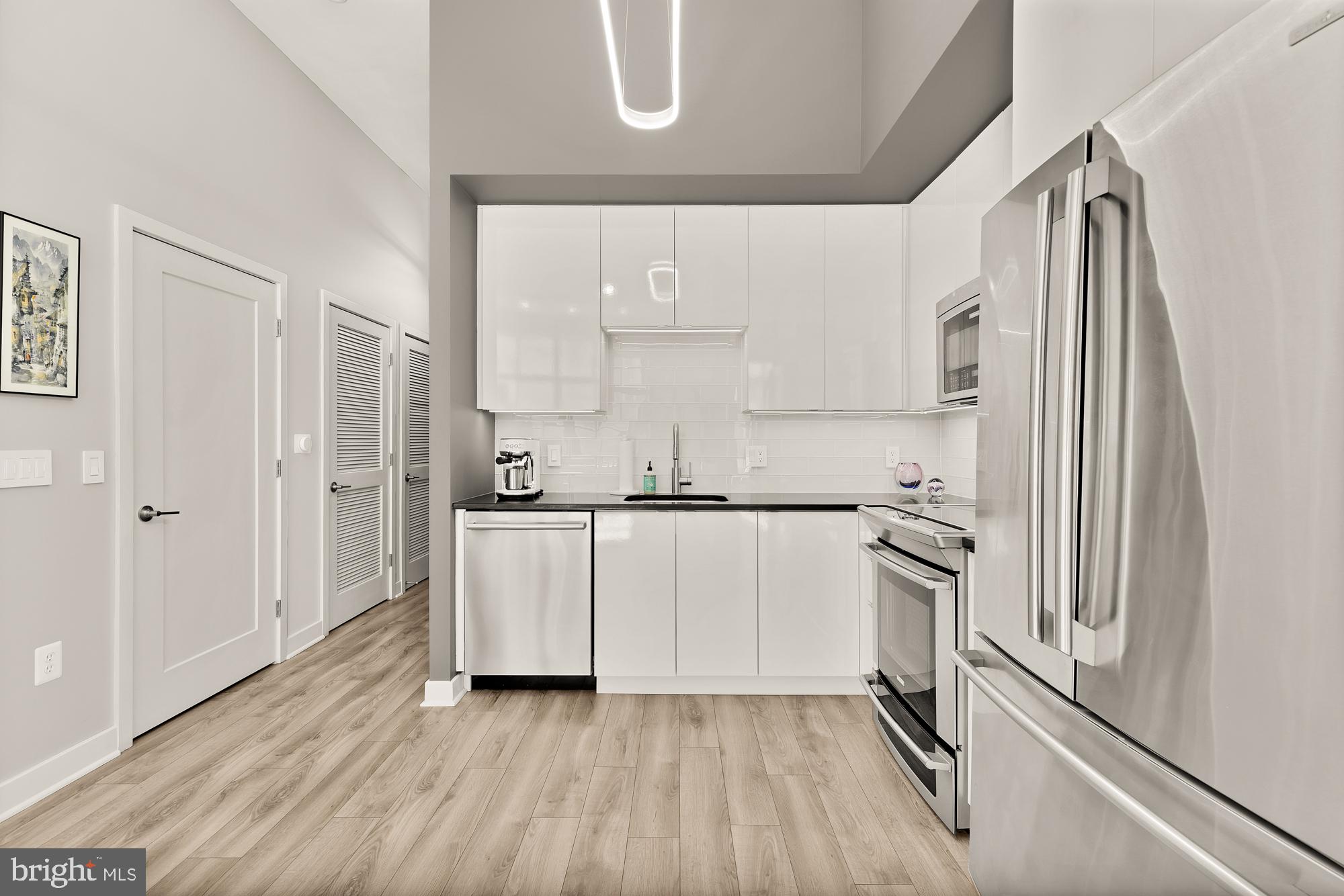 460 New York Ave NW #206